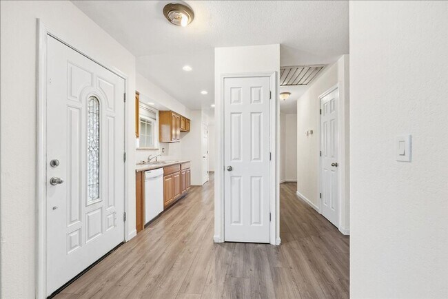 Building Photo - 6936 Franela Way