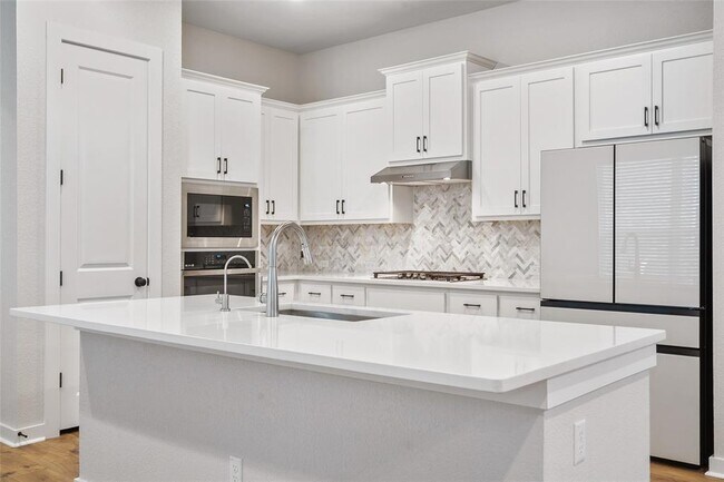 Building Photo - 912 Leaning Oak Ln