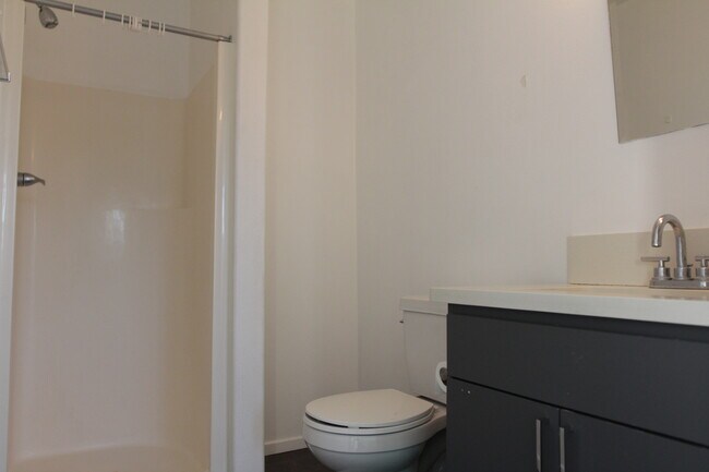 Foto del edificio - 1296 W 37th Pl