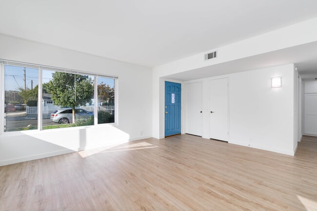 Building Photo - 1138 N Valley St