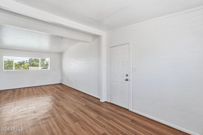 Foto del edificio - 2150 W Missouri Ave