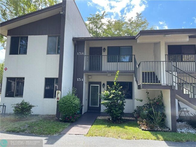 Foto del edificio - 158 W Laurel Dr