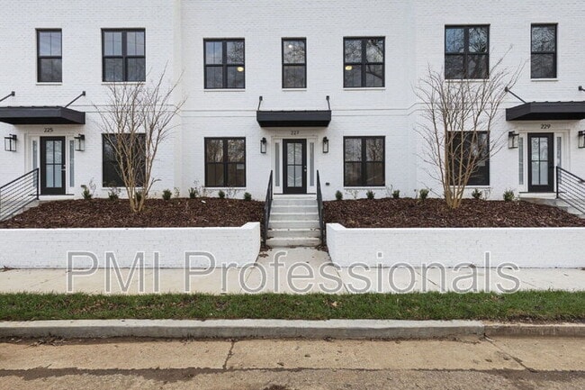 Building Photo - 231 S Bilbro Ave