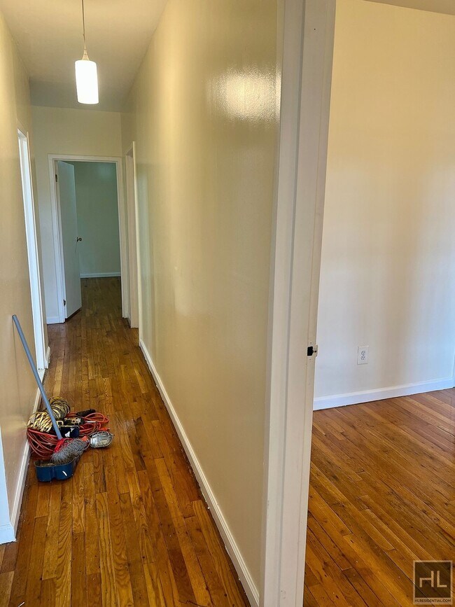 Foto del edificio - 4BR 1BA Historic Mixed Use Loft w/ Massive...