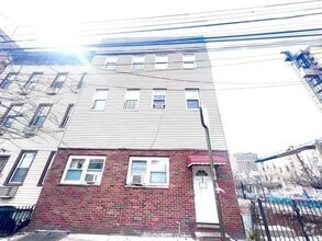Building Photo - 33 Orchard St