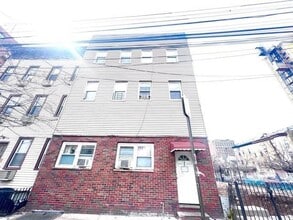 Building Photo - 33 Orchard St