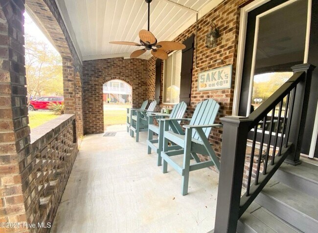 Foto del edificio - ***MOVE-IN SPECIAL*** $500 OFF OF YOUR FIR...