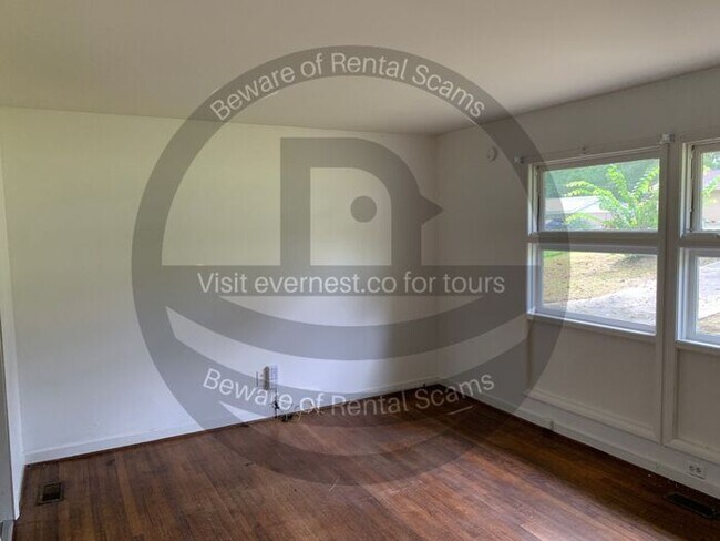 Building Photo - 5209 Scenic View Dr