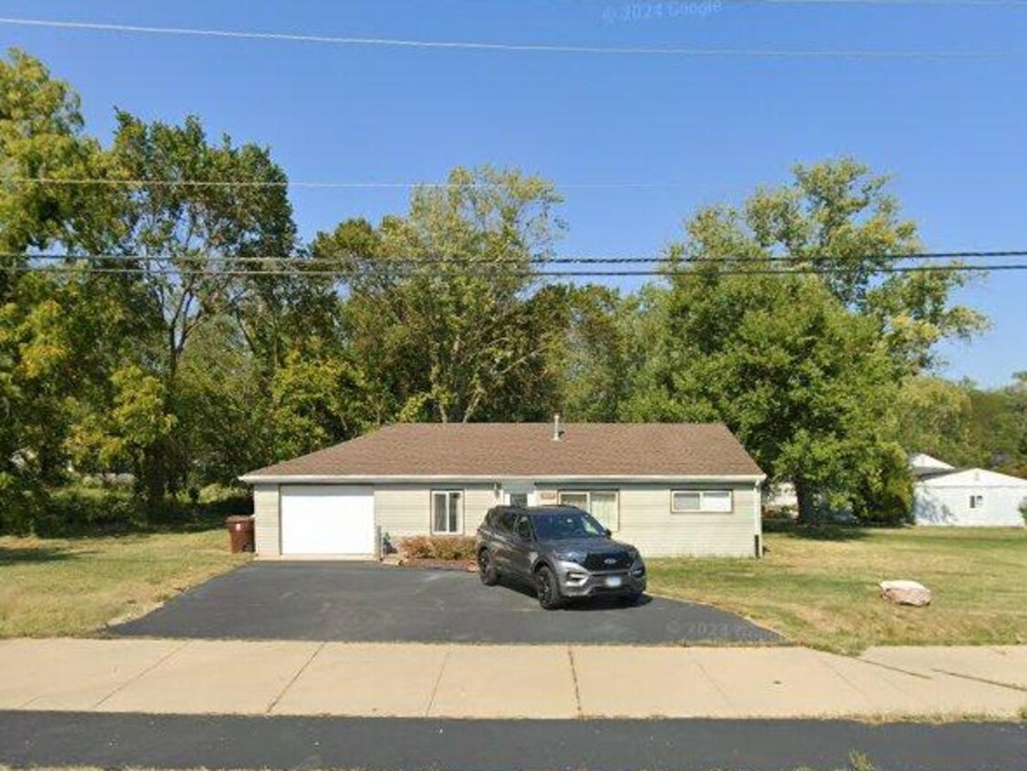 Foto principal - 2675 E Lincoln Hwy