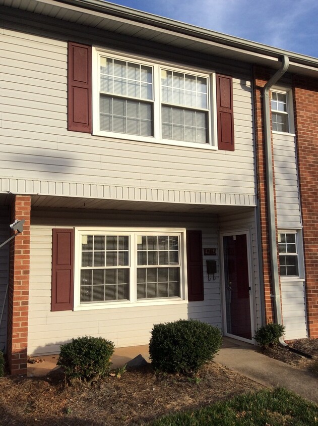 Primary Photo - 2 Bedroom ChapelWatch Townhome off of Towe...