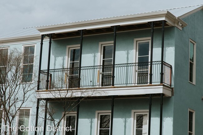 Building Photo - 517 University Dr