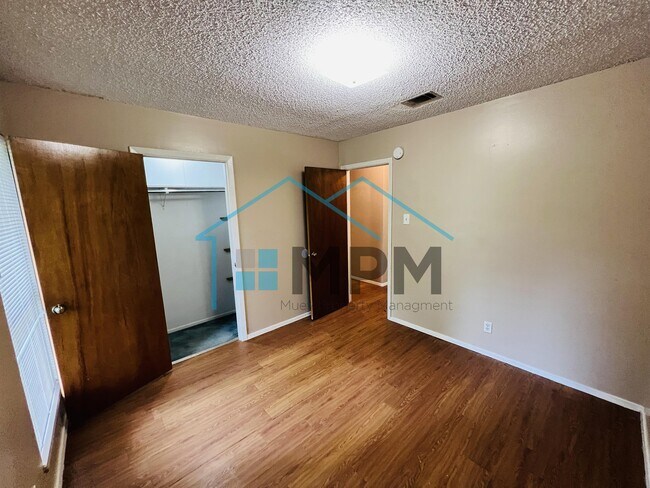 Foto del edificio - 124 Hardwood Dr