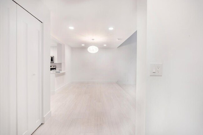 Building Photo - 7860 Stanway Pl