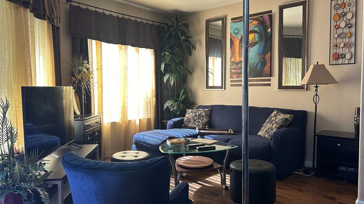 Primary Photo - Fully Furnished 2 Bedroom 2 Bath Condo in ...