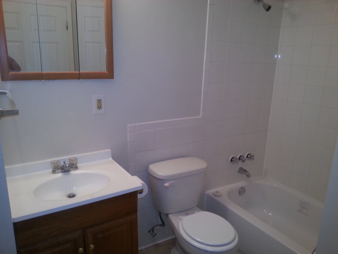 1103N AZTEC CT BATH - 1103 N Aztec Ct