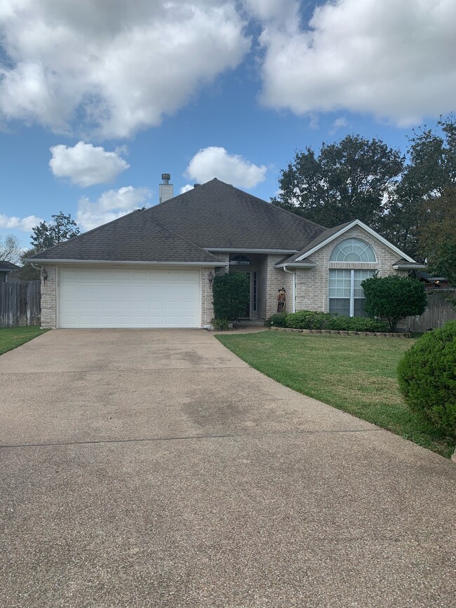 Building Photo - 2379 Kendal Green Cir
