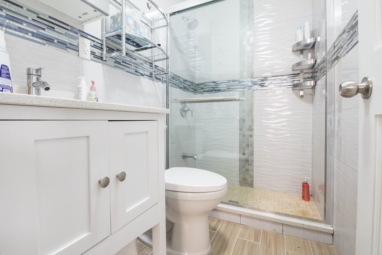 Foto del edificio - 7131 67th St