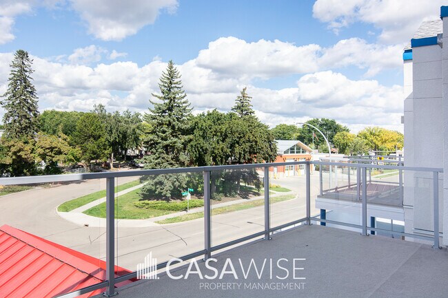 Photo du bâtiment - 9113-111 111 Ave NW