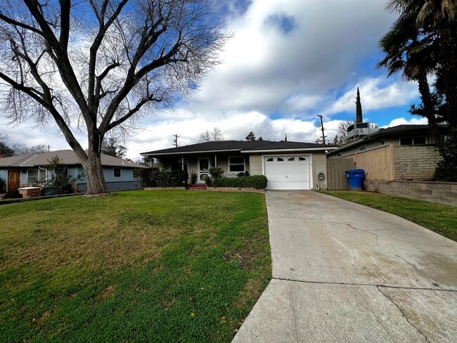 Building Photo - 1788 Camino Primavera