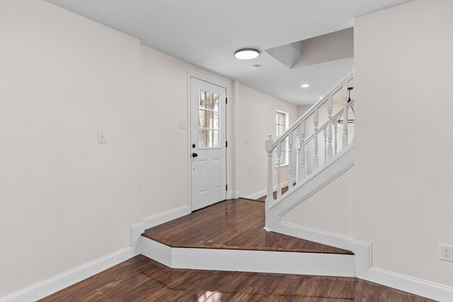 Building Photo - 102 Lamplighter Way