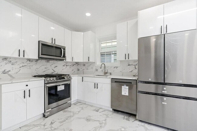 Foto del edificio - 133 W 4TH St