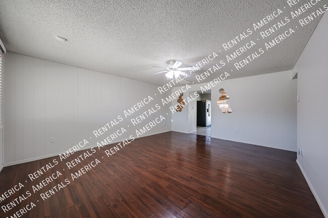 Building Photo - 3550 E Voltaire Dr