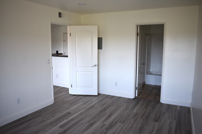 Master Bedroom - 7120 Shoreline Dr
