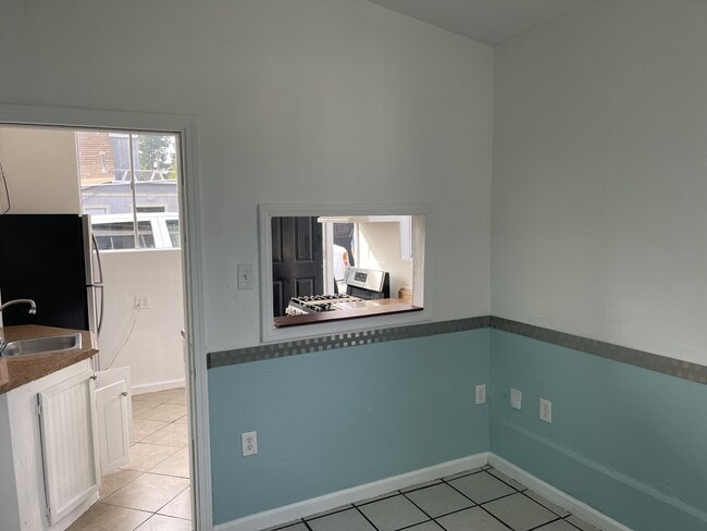 Building Photo - 216 E Mission Rd