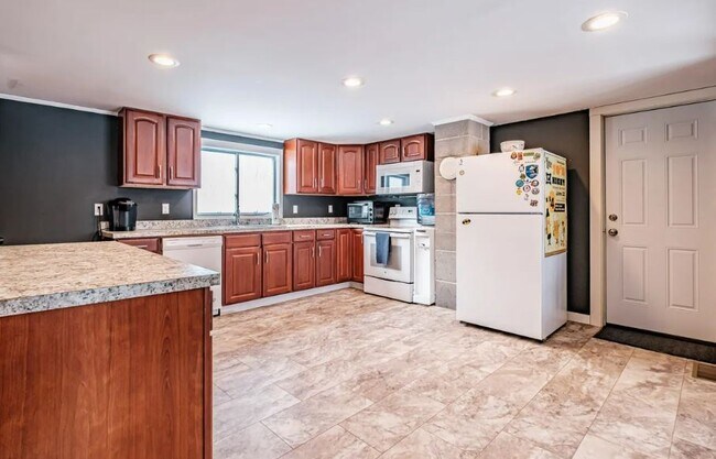 Foto del edificio - 131 W Bethel Rd