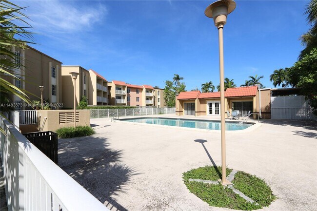 Foto del edificio - 4810 NW 79th Ave