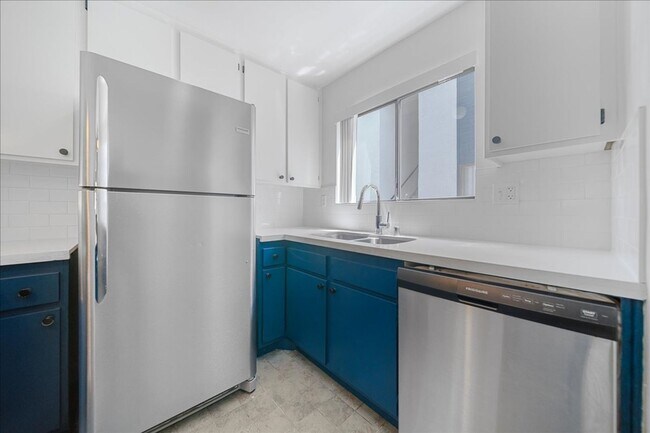 Foto del edificio - 448 W Windsor Rd