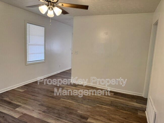 Foto del edificio - 4846 Maplewood Dr