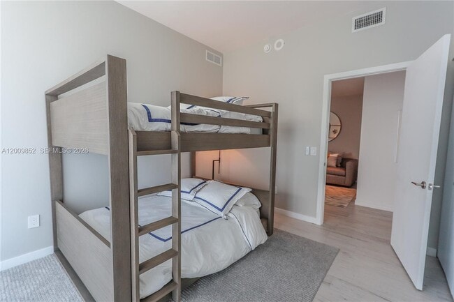 Foto del edificio - 480 NE 31st St