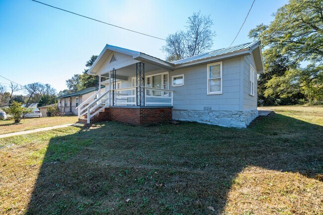 Building Photo - Super Cute Super Clean Priced to move fast!!!