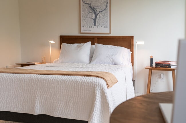 Building Photo - The Woodner