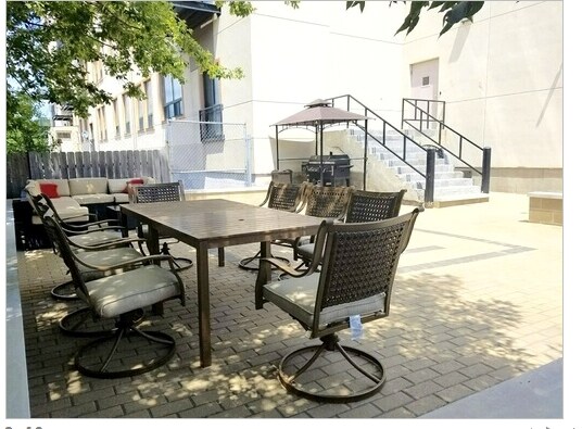 Building Photo - 2451 W Howard St