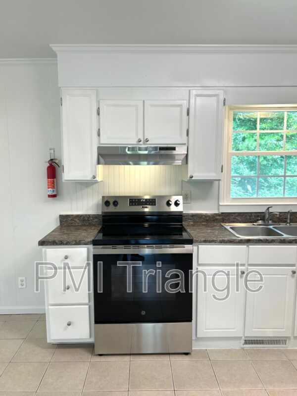 Foto del edificio - 153 Mangums Dr
