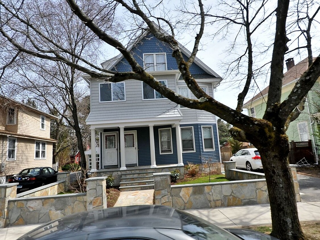 Front - 133 W Rock Ave