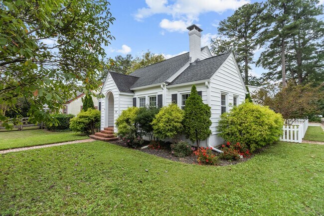 Building Photo - 4 Bedroom 3 Bath in Haymount- Available through June 1, 2027 only!