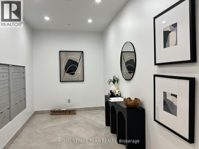 Building Photo - 310 - 360 DESCHATELETS AVENUE