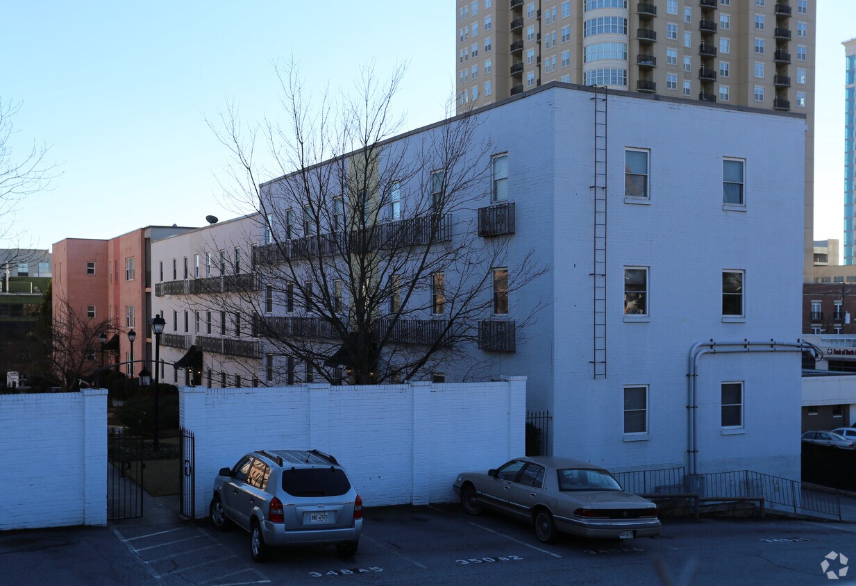 Building Photo - Paces Green