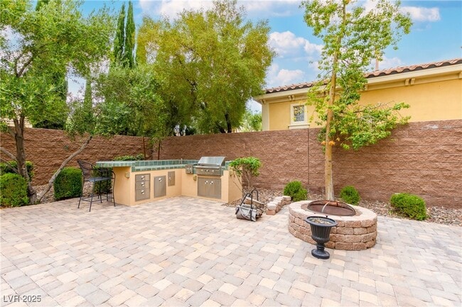 Building Photo - 58 Contrada Fiore Dr