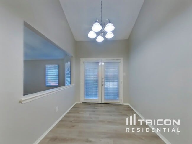 Foto del edificio - 3107 Lucida Ln