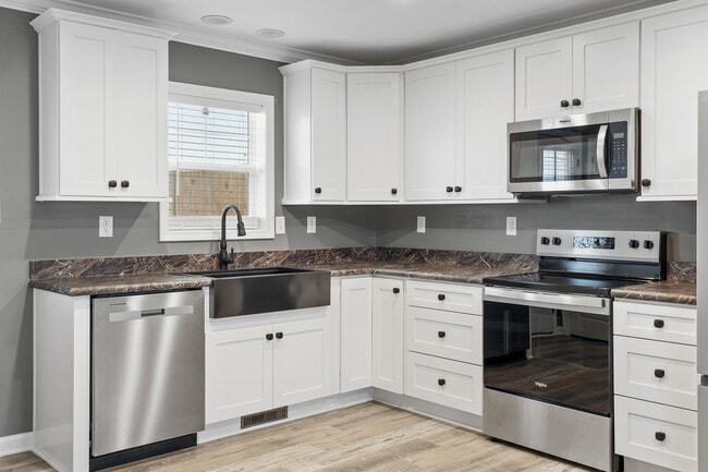 Building Photo - 1250 Bonneville Dr