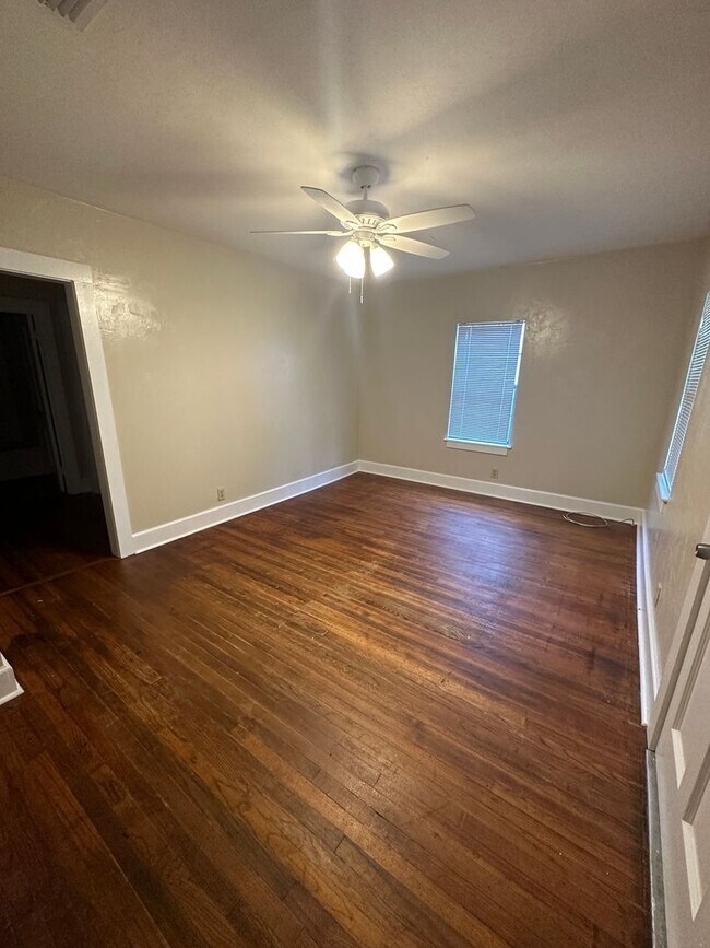 Foto del edificio - 2/1 house with yard in Midtown! Available now!