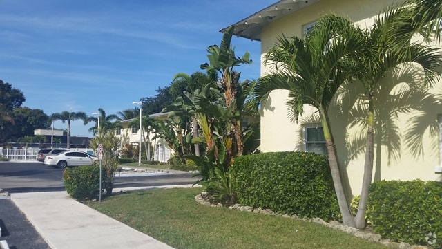 Building - Bradenton Palms