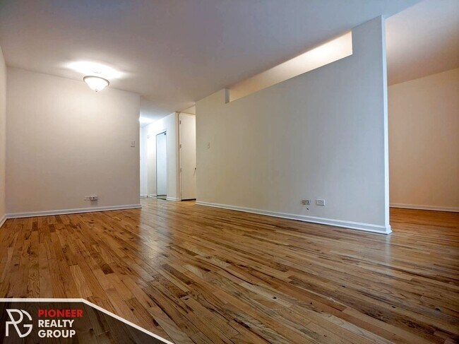 Foto del edificio - 4600 N Clarendon Ave