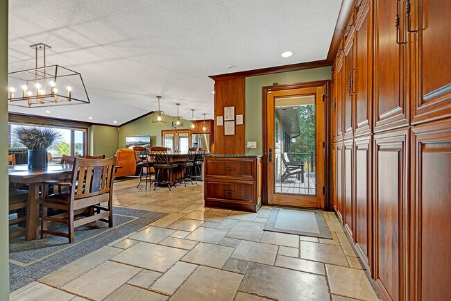Foto del edificio - 3050 Clover Way