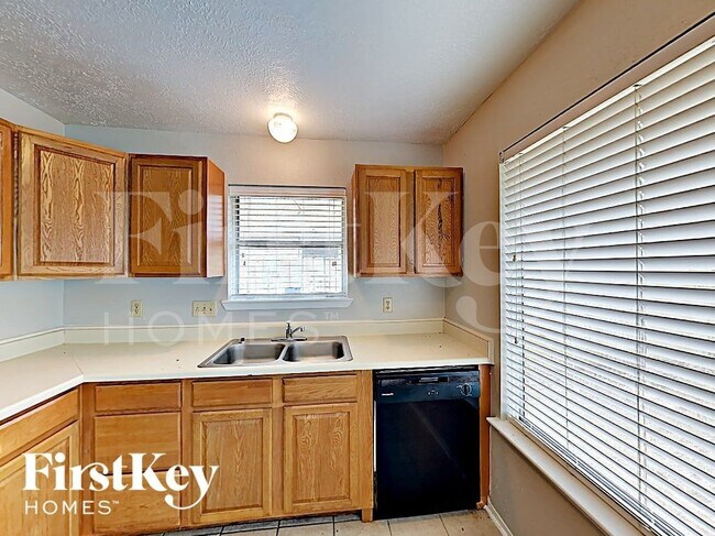 Foto del edificio - 12623 Day Hollow Ln