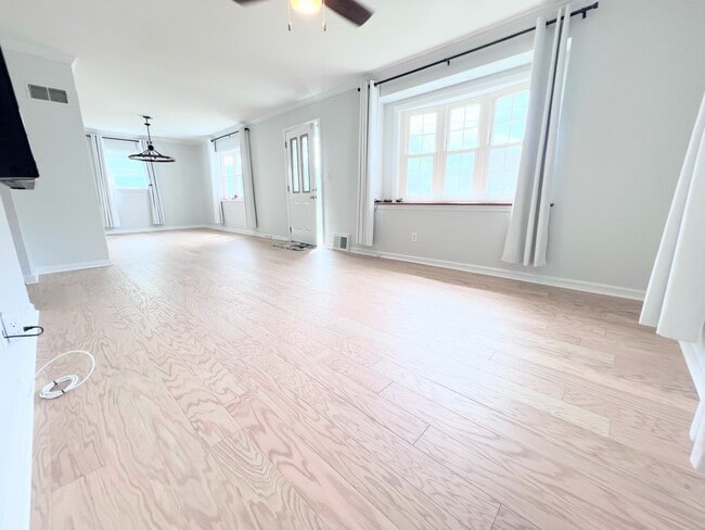 Living room - 15 Andover Pl